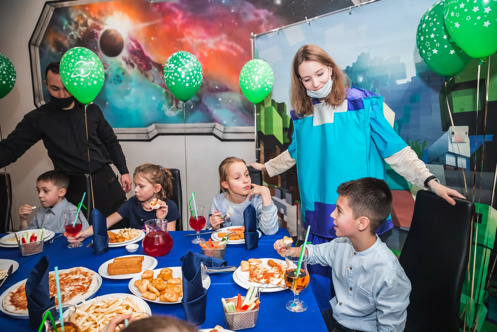 Праздничный стол и программа для детей в LaserLand