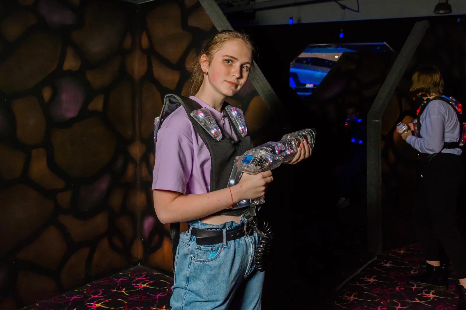 Участница командной игры в LaserLand