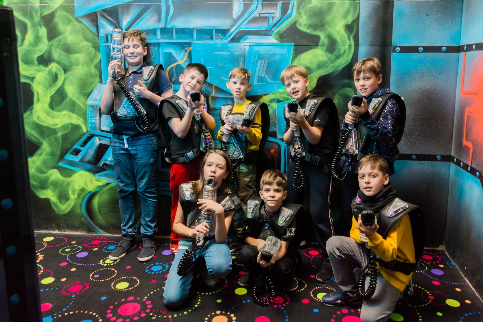 Групповая игра на арене в LaserLand