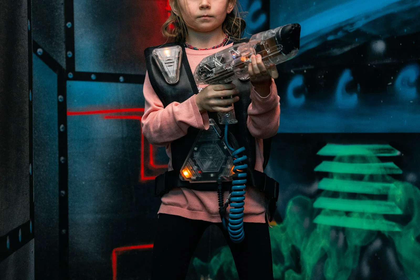 Игровое оборудование на арене в LaserLand