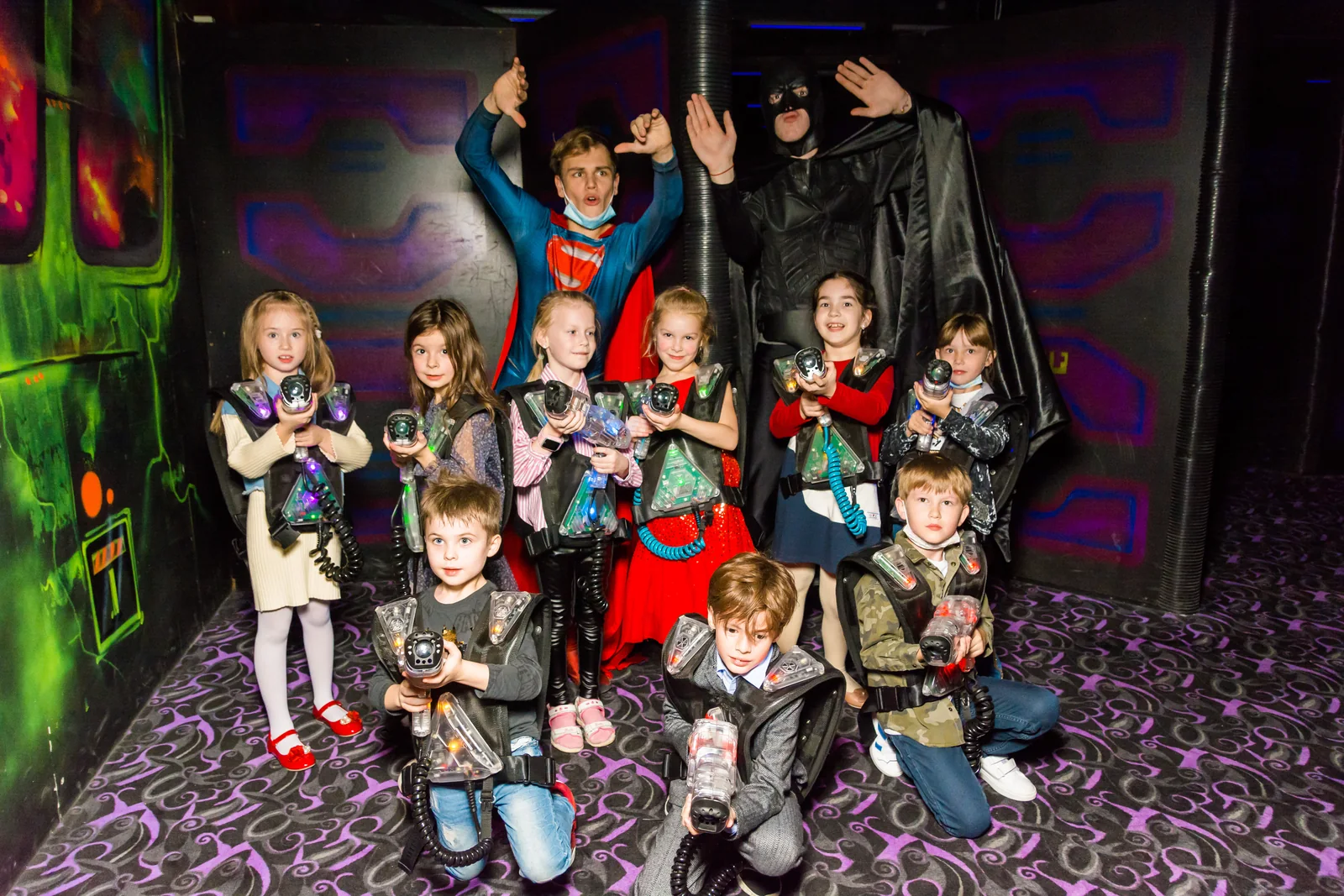 Класс на неоновой арене в LaserLand