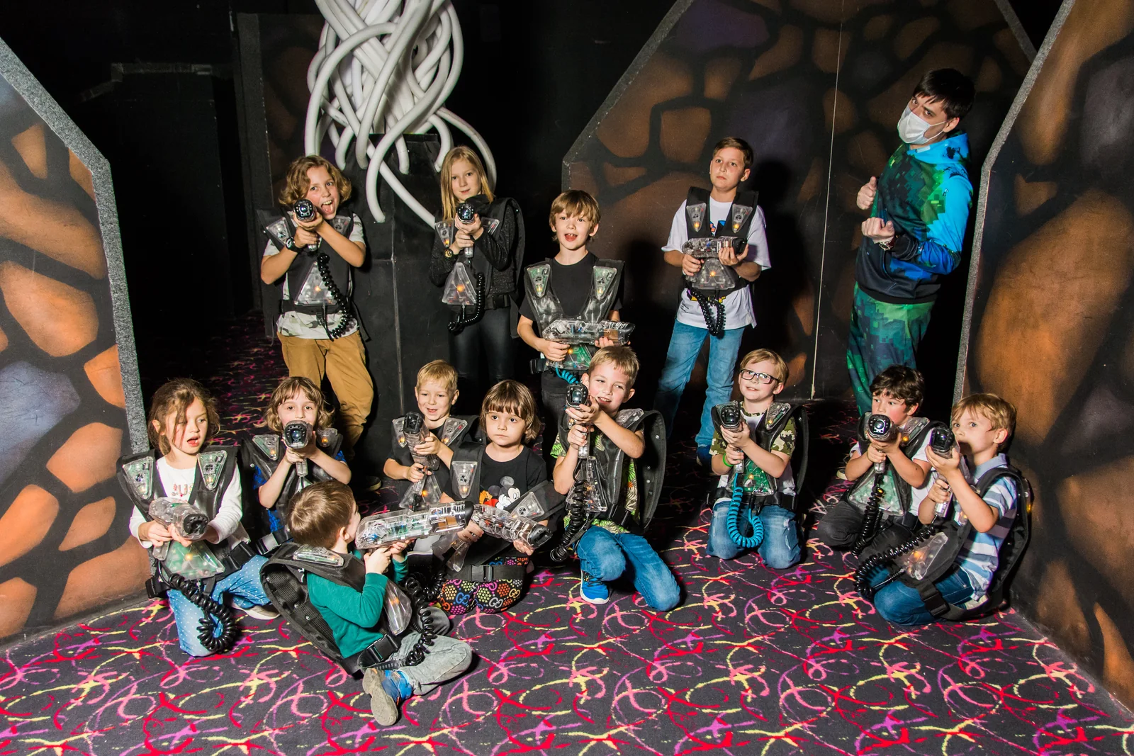 Командное фото большого класса в LaserLand